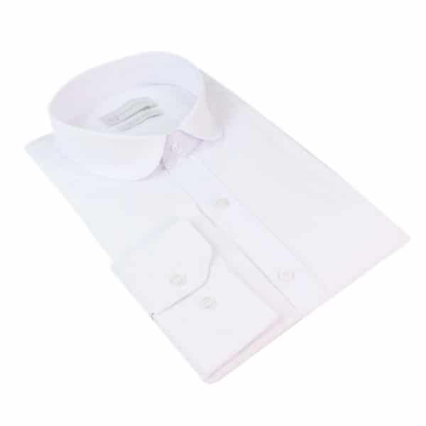 Weißes Herrenhemd mit Clubkragen